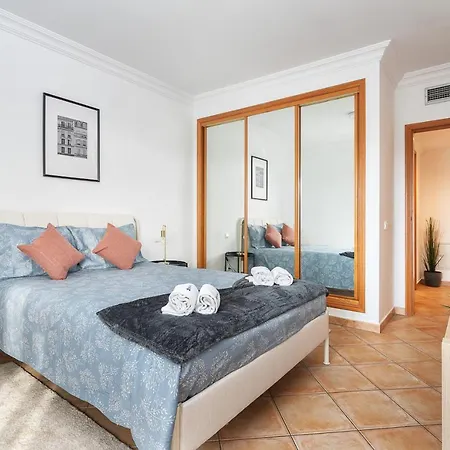 Wonderful Flats With Pool By Host Wise Apartment *