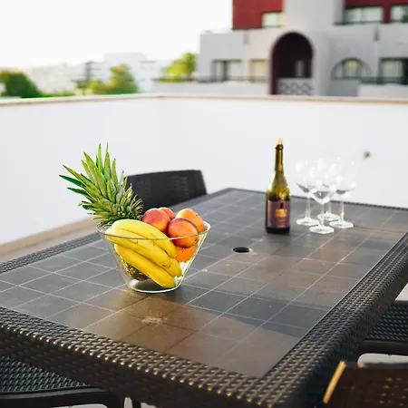 Wonderful Flats With Pool By Host Wise شقة